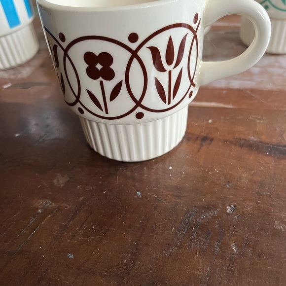 Set of 5 Vintage Stackable Mugs. - Picture 2 of 10